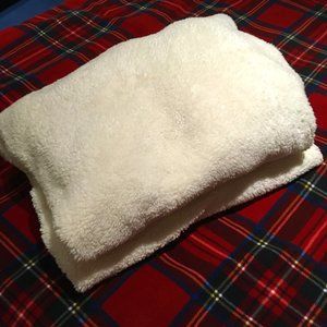 Fitted Sherpa Full Sized bed sheet ivory beige hardly used warm cozy super soft